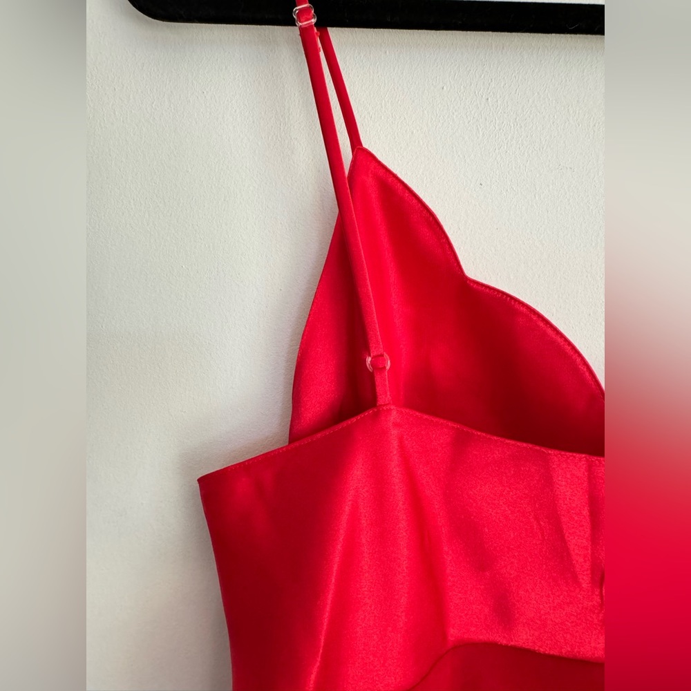 Elegant Red Women's Nightgown - Picture 6 of 10